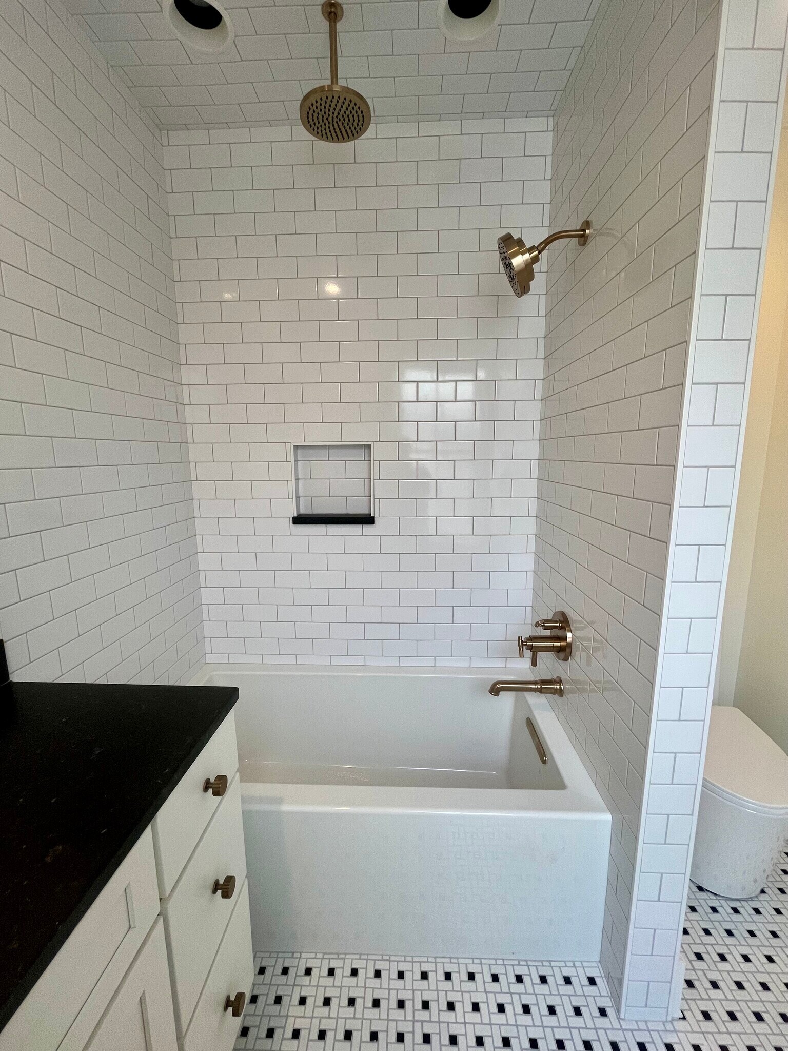 Building Photo - 670 Mohawk St