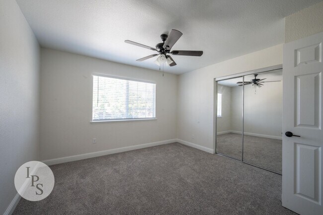 Building Photo - Fresno CUSD Home, 4BR/3BA, Newly Remodeled...