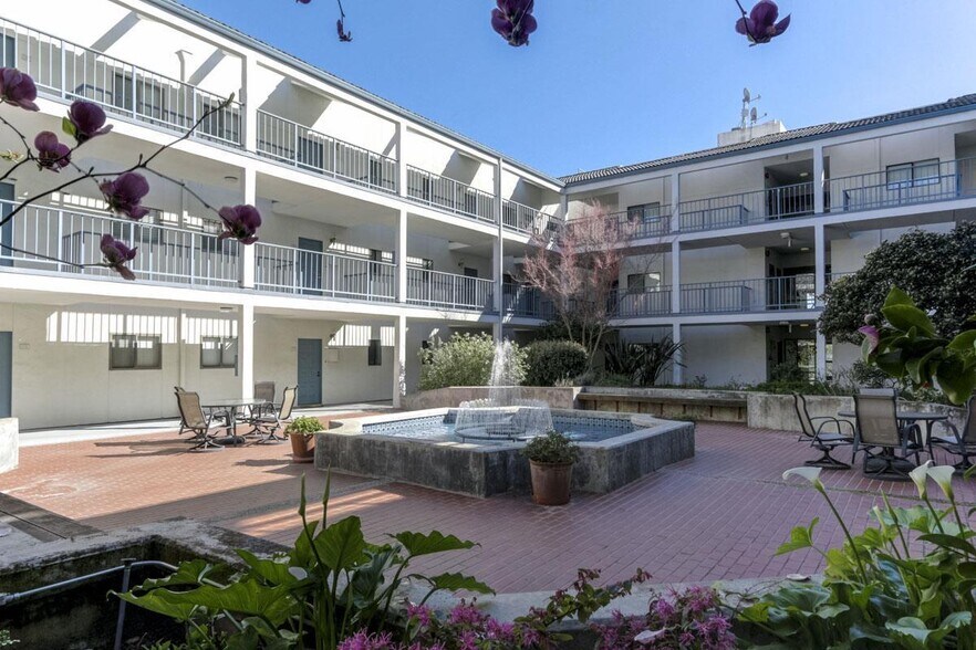 Building Photo - 4671 Albany Cir