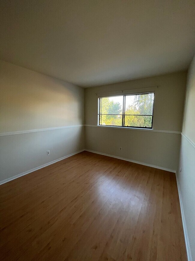 Building Photo - *Holiday Move In Special, $500 Off First Month's Rent! Large 4 bedroom/ 2.5 Bathroom Home for Ren...