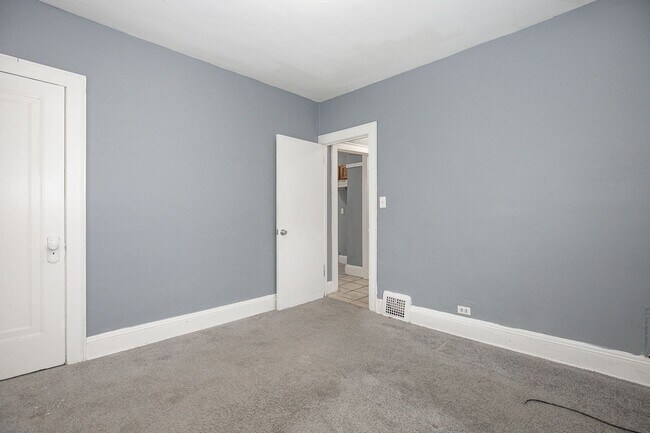 Building Photo - 3584 E 151st St