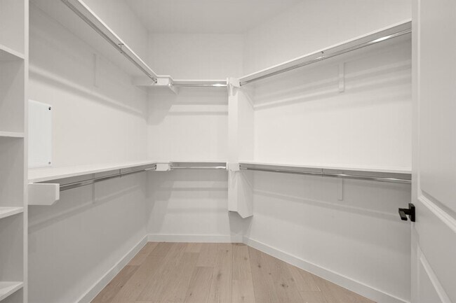 Building Photo - 5305 Ledesma Rd