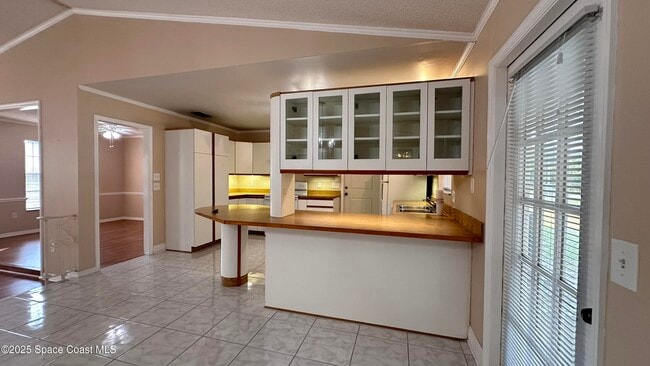 Building Photo - 301 Nesbitt St