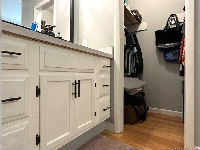 Building Photo - 627 Dowfield Dr