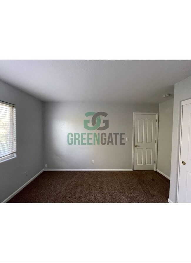 Building Photo - Two story 4 bedroom, 2.5 bath home in Stoc...