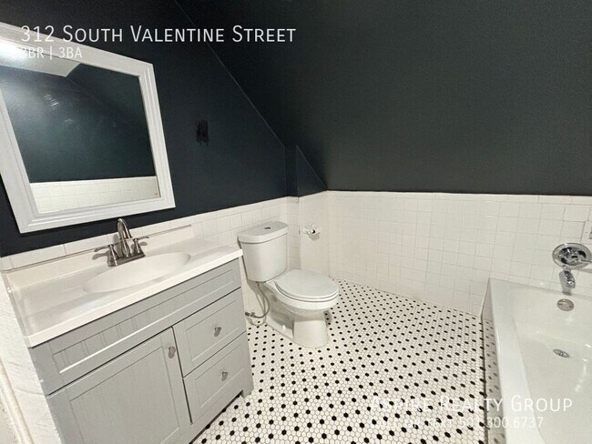 Building Photo - 312 S Valentine St