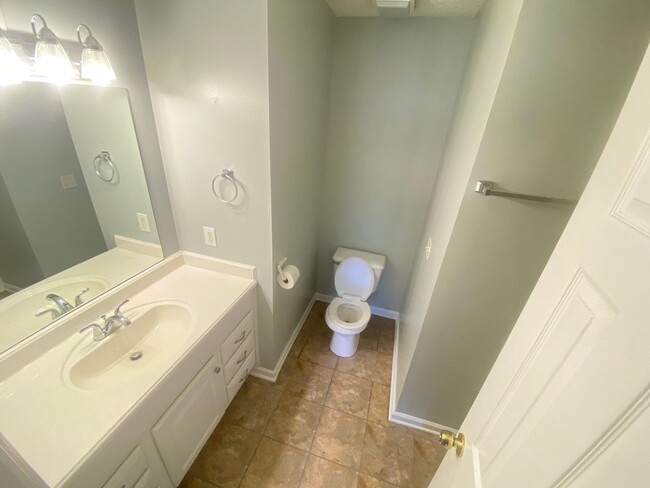 Building Photo - FOR LEASE - SINGLE FAMILY HOME IN LEBANON TN!