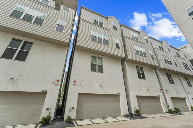 Building Photo - 5854 E Post Oak Ln