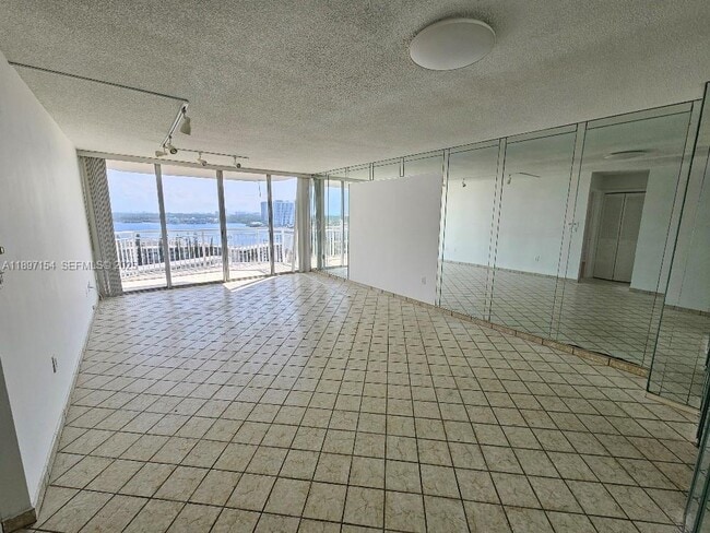 Building Photo - 18031 Biscayne Blvd