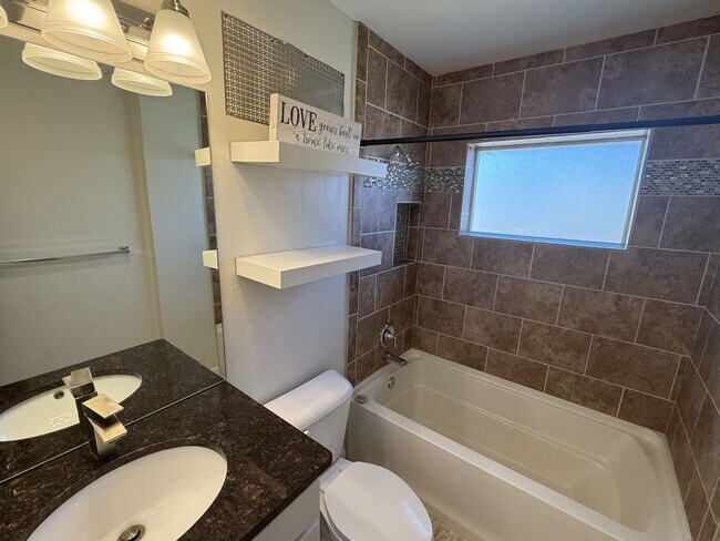 Building Photo - 2937 Washington St NE