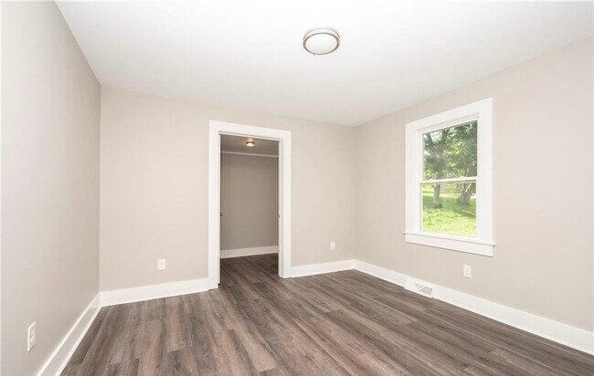 Building Photo - 3140 S Stratford Rd