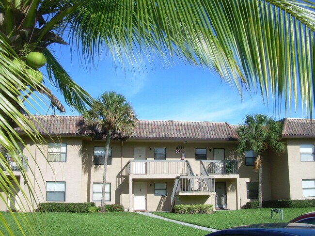 Building Photo - 6772 Palmetto Cir S