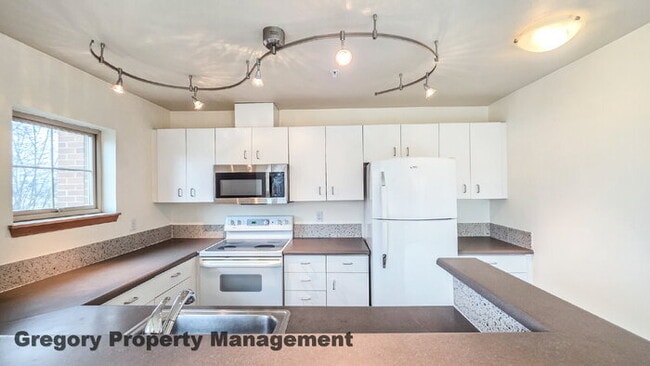 Building Photo - Sunny Capitol Hill 2 BR 1.5 BA Condo with Garage Parking Included & Skyline Views!