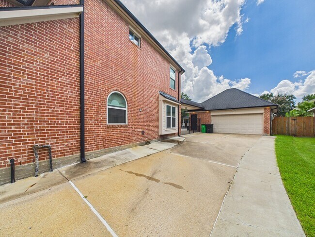 Building Photo - 6206 Canyon Run Ct