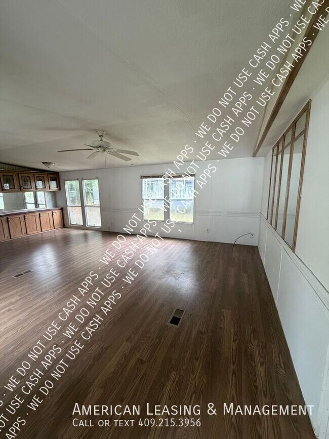 Building Photo - 102 Hornet Ln