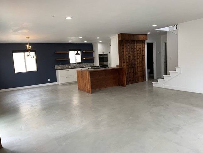 Building Photo - Beautiful North Redondo Beach house