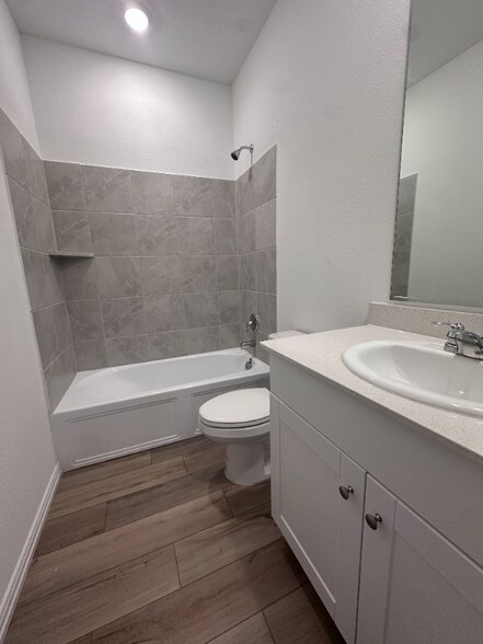 Building Photo - 1513 Van Gogh Dr