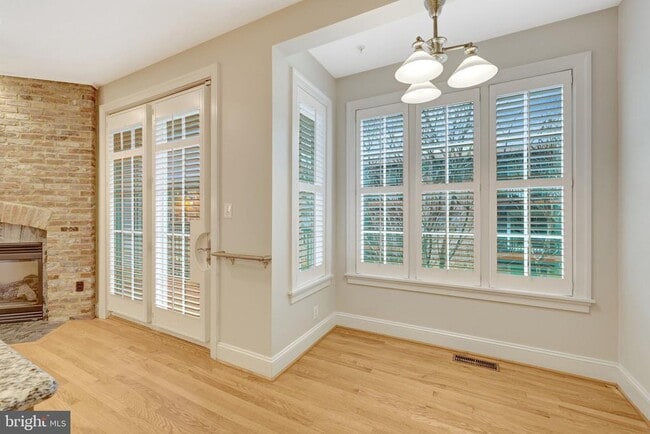 Building Photo - 229 Locust St SE