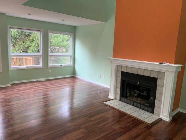 Building Photo - 64 Bond St