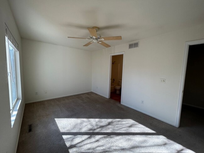 Building Photo - Spacious Fort Collins 4-Bedroom Home with ...