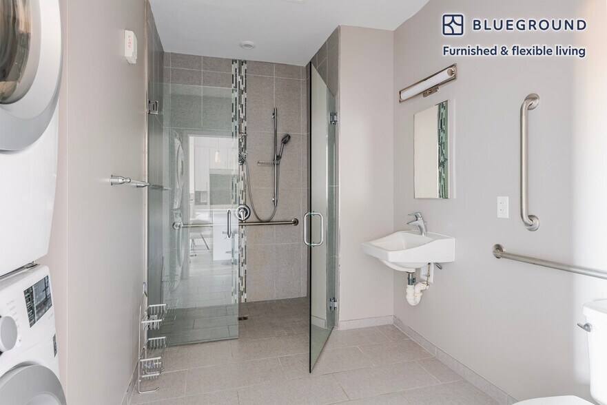 Building Photo - 10 Essex St