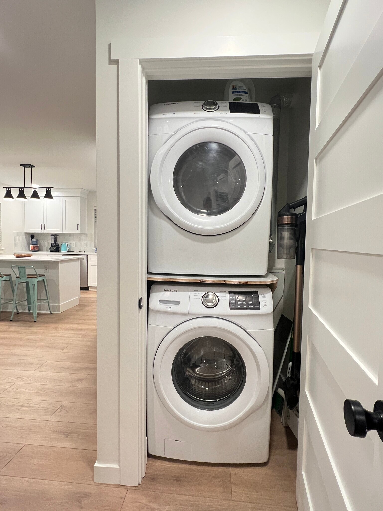 Building Photo - 213 N 10th St