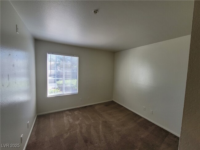 Building Photo - 2121 Blue Breeze Dr