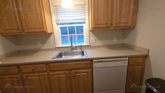 Building Photo - 62 Constitution Dr