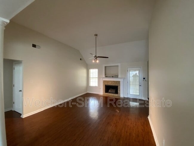 Building Photo - 325 Mossy Springs Dr