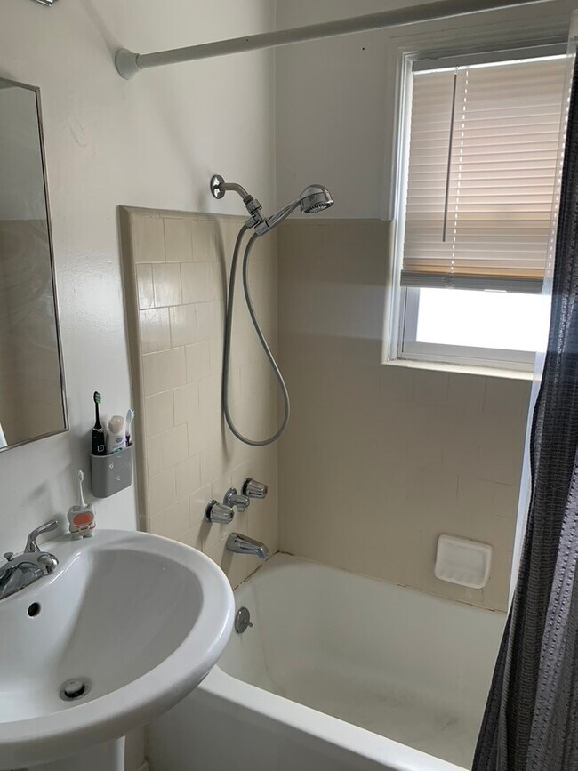 Building Photo - 4622 Acacia Ave