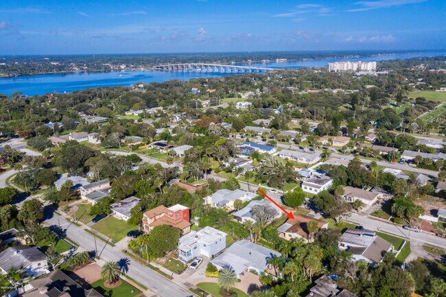 Building Photo - 136 Valencia Dr