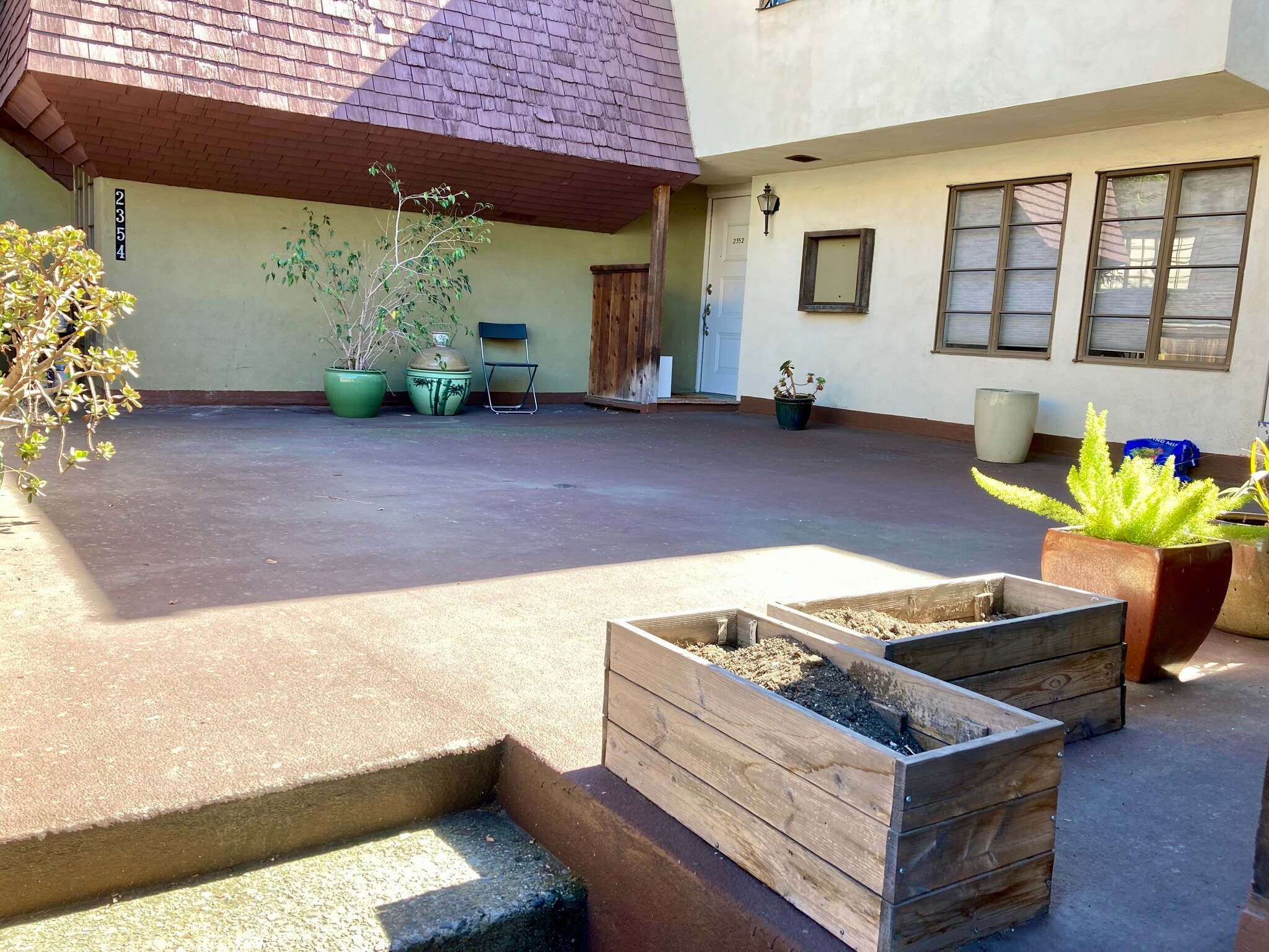 Common Outdoor - 2342 Hilgard Ave