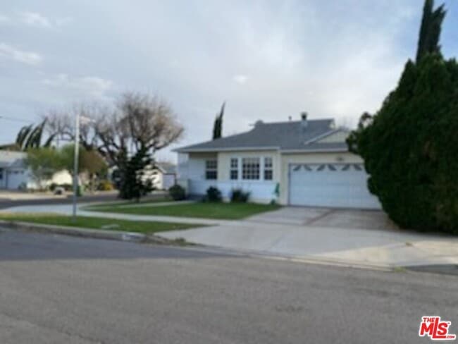 Building Photo - 17600 Calvert St