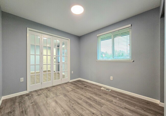 Building Photo - 3 Bedroom Home in Marysville Available Now