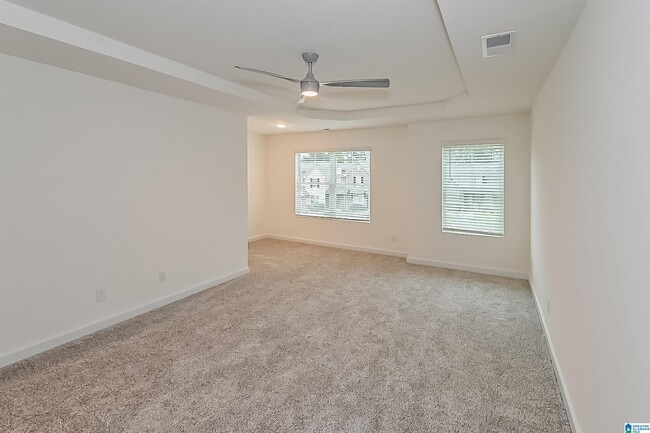 Building Photo - 553 The Heights Ln