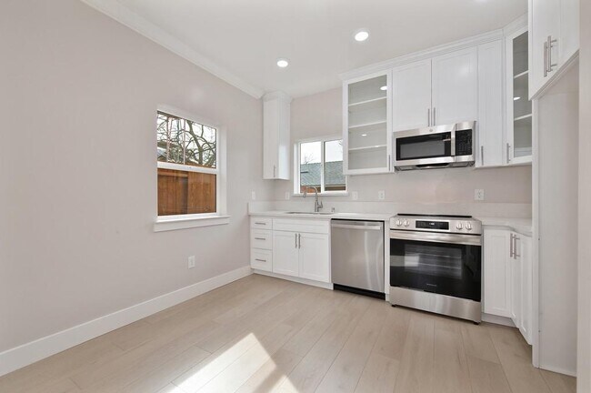 Building Photo - 2603 Beaumont St