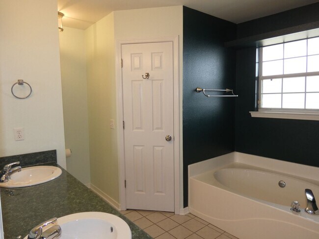 Building Photo - 3 Bedroom Home Near NAS Pensacola