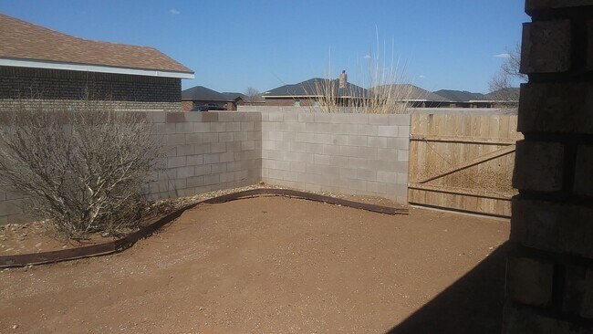 Building Photo - Beautiful 3 bed 2 bath home!