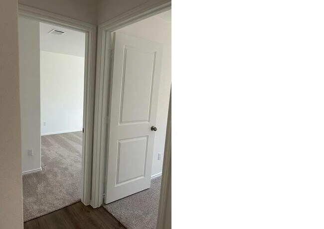 Building Photo - 607 Waterway Ave