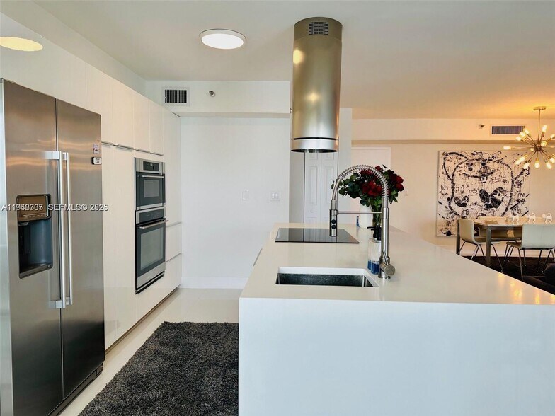 Building Photo - 19101 NE 36th Ct