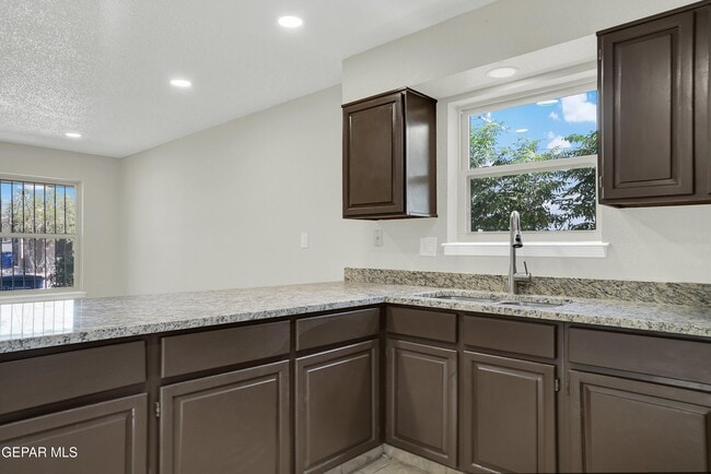 Building Photo - 4324 La Luz Ave