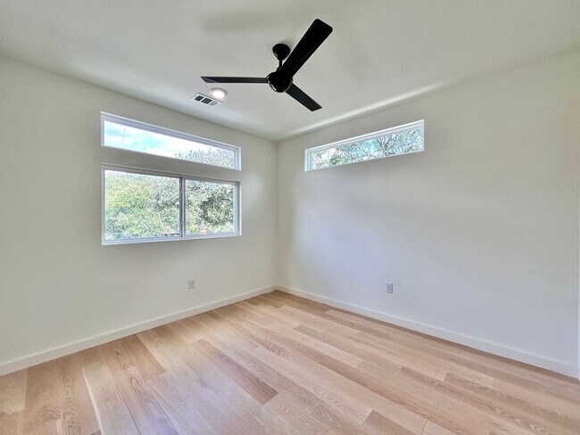 Building Photo - 1403 Cometa St