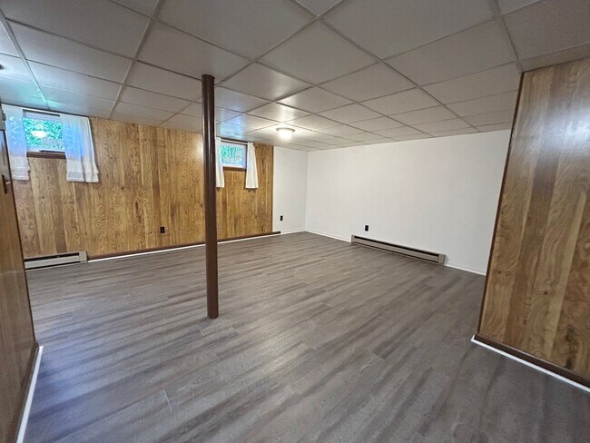 Building Photo - Charming Christiansburg home.