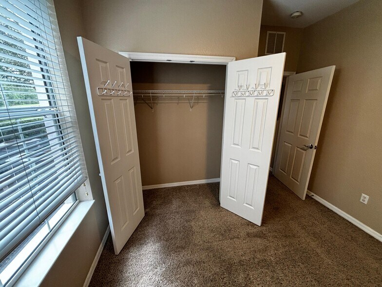 Building Photo - 8304 Portofino Dr