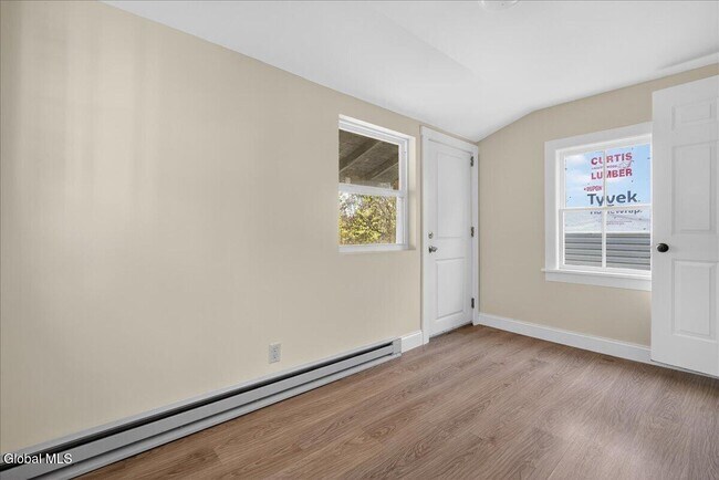 Building Photo - 204 Saratoga Ave