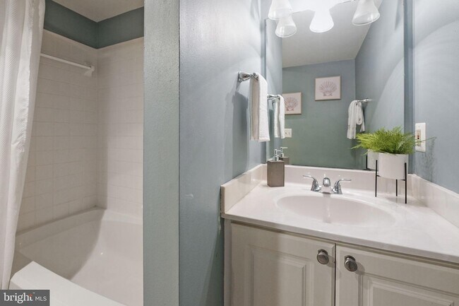 Building Photo - 4888 Ebb Tide Ct