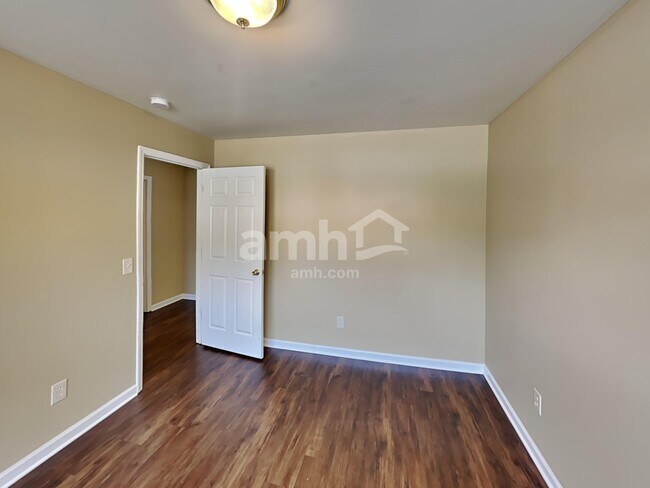 Building Photo - 103 Warren Pl