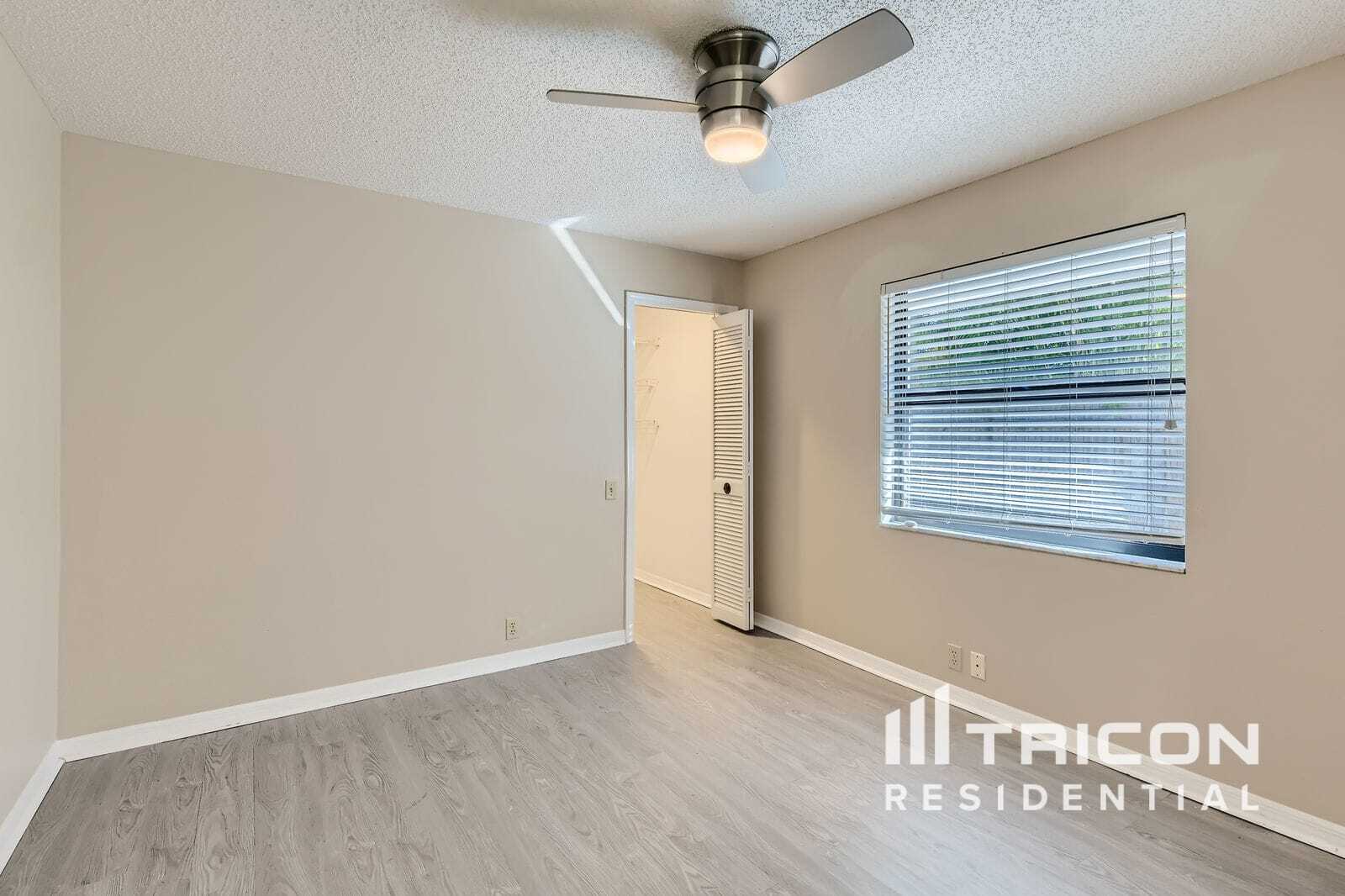 Building Photo - 16147 Vanderbilt Dr