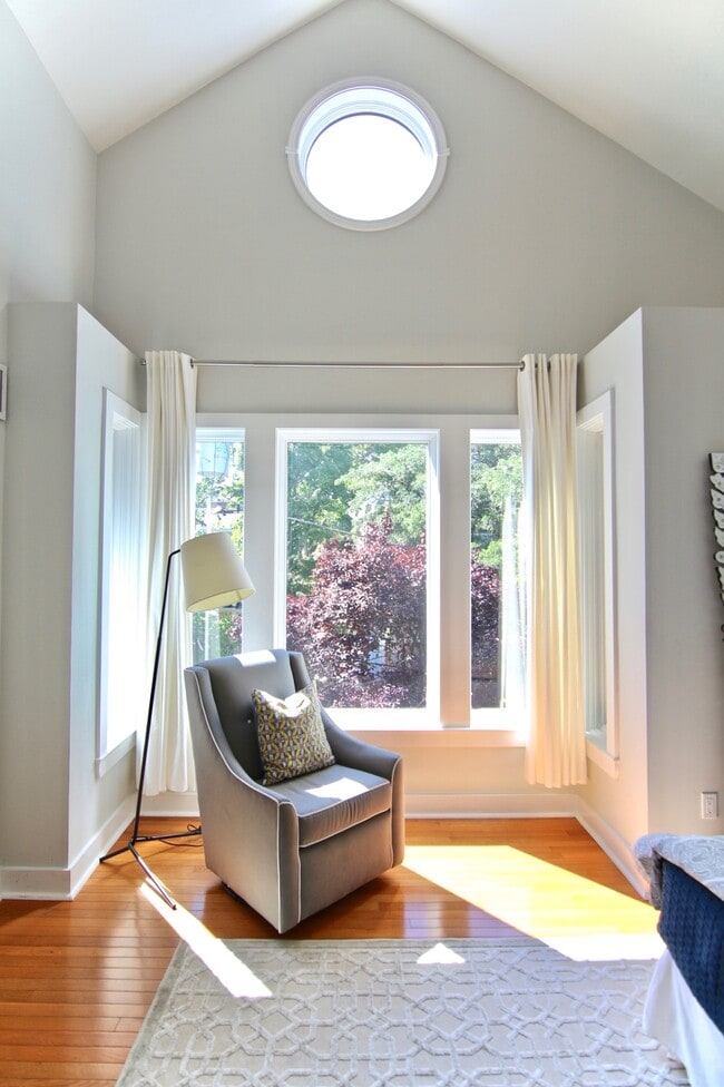 Building Photo - 54 Trowbridge St