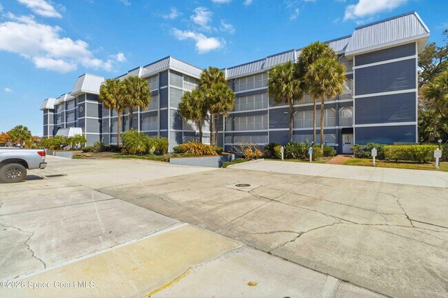 Building Photo - 905 N Harbor City Blvd